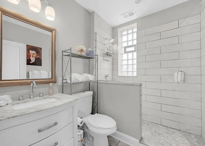 Apartment Modern, Spacious 3br Minutes To Downtown! *