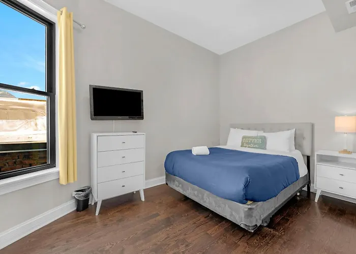 Modern, Spacious 3br Minutes To Downtown! Apartment