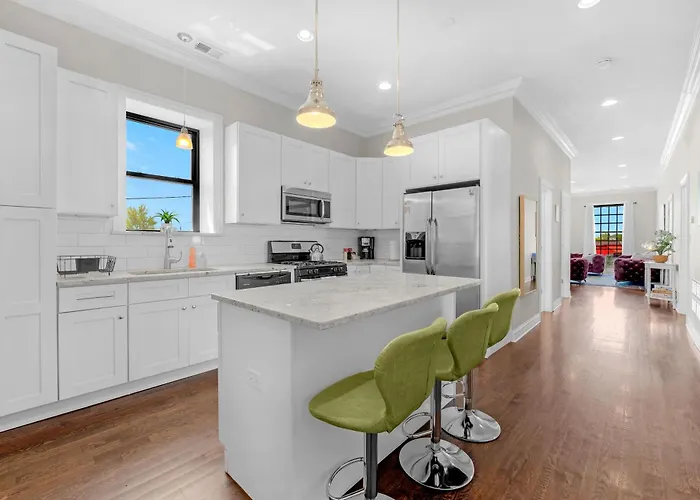 Apartment Modern, Spacious 3br Minutes To Downtown! *